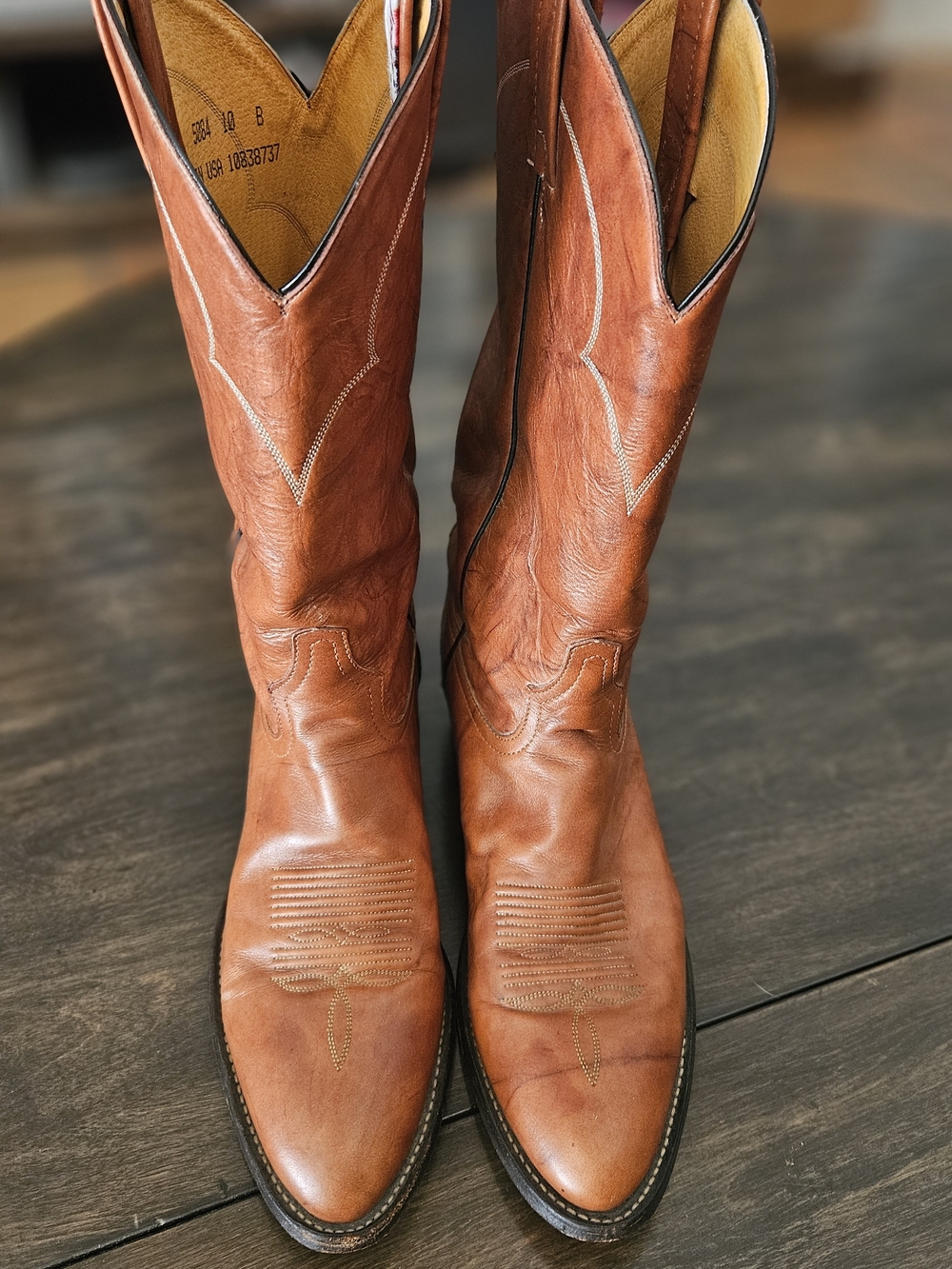 Classic Tony Lama Men's Brown Leather Western Boots.